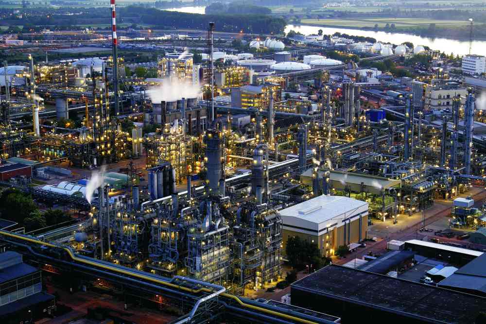 Chemical plant / refinery with cranes